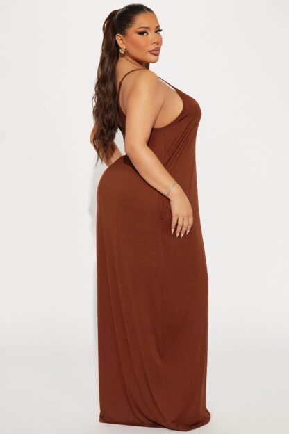 Vestido Maxi Elegante con Tirantes Ajustables - Marrón - Image 12