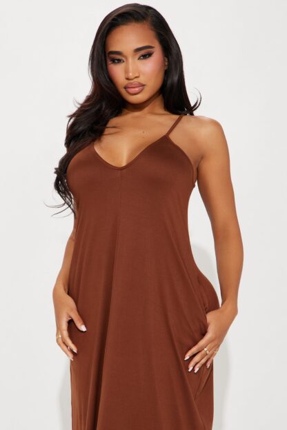 Vestido Maxi Elegante con Tirantes Ajustables - Marrón - Image 8