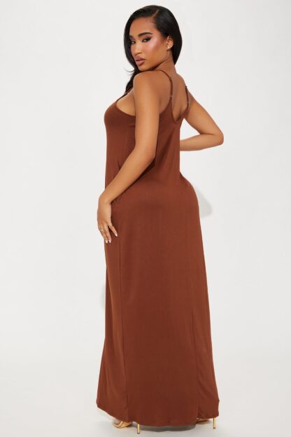Vestido Maxi Elegante con Tirantes Ajustables - Marrón - Image 9