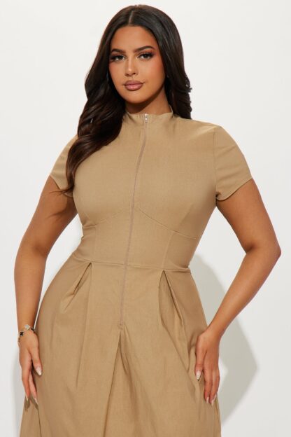 Vestido Maxi Elegante con Cuello Alto y Pliegues - Image 13